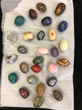 Edelstein Eiersammlung bestaunen