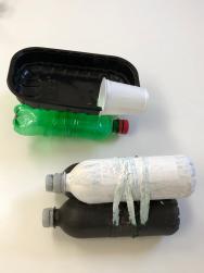 Katamaran und Rettungsboot